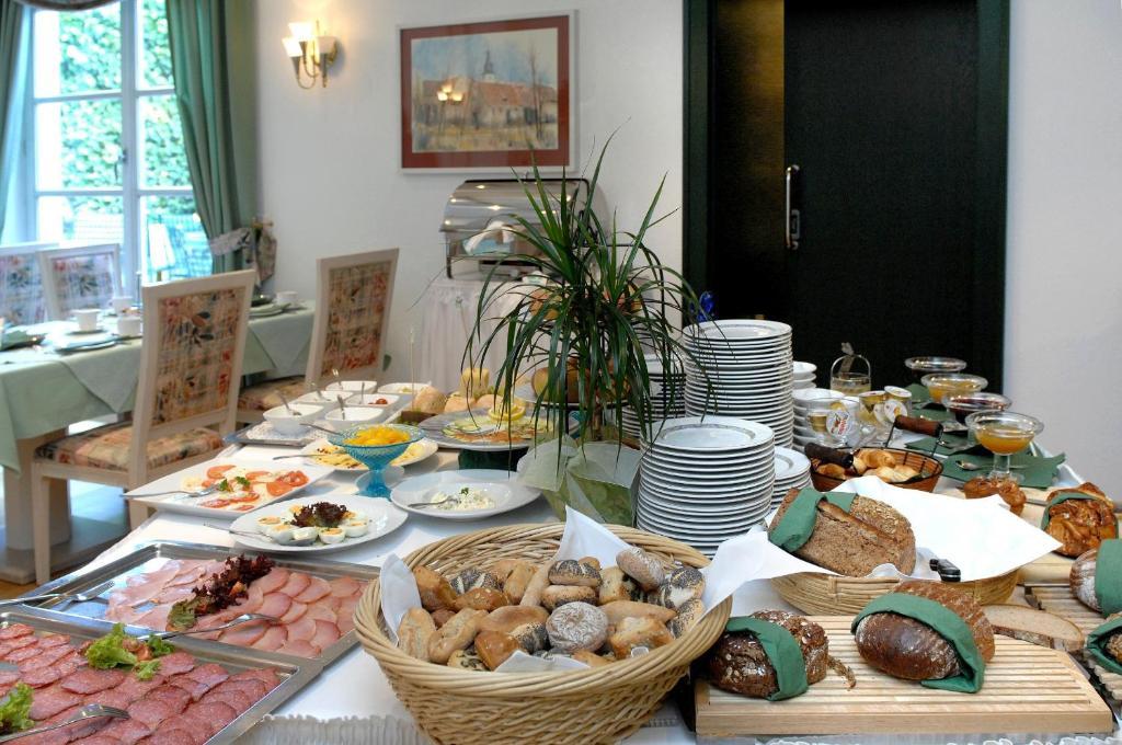 Hotel Gasthof Der Krug Stegaurach エクステリア 写真