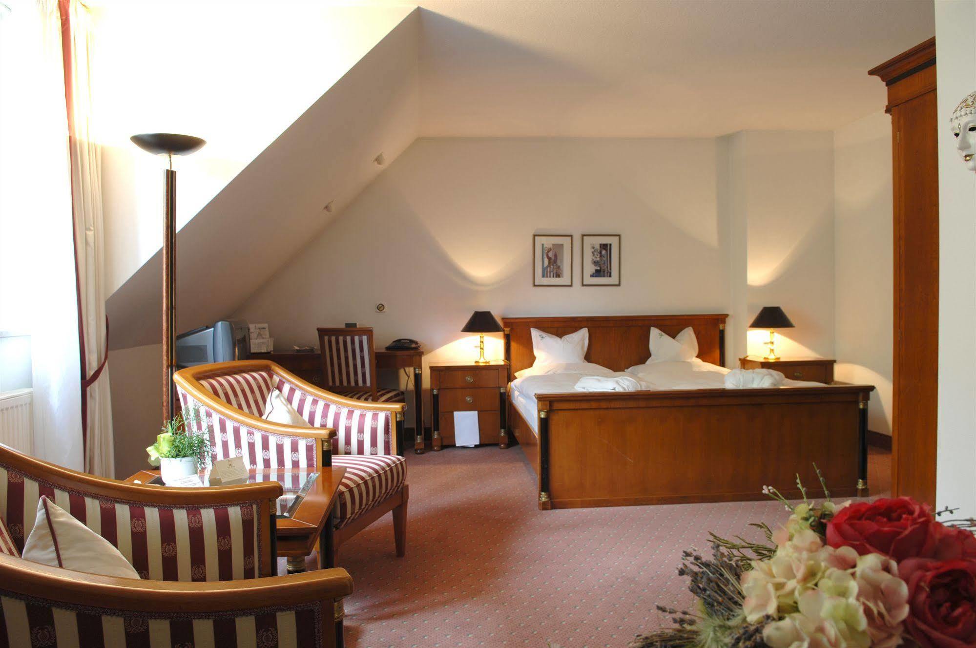 Hotel Gasthof Der Krug Stegaurach エクステリア 写真