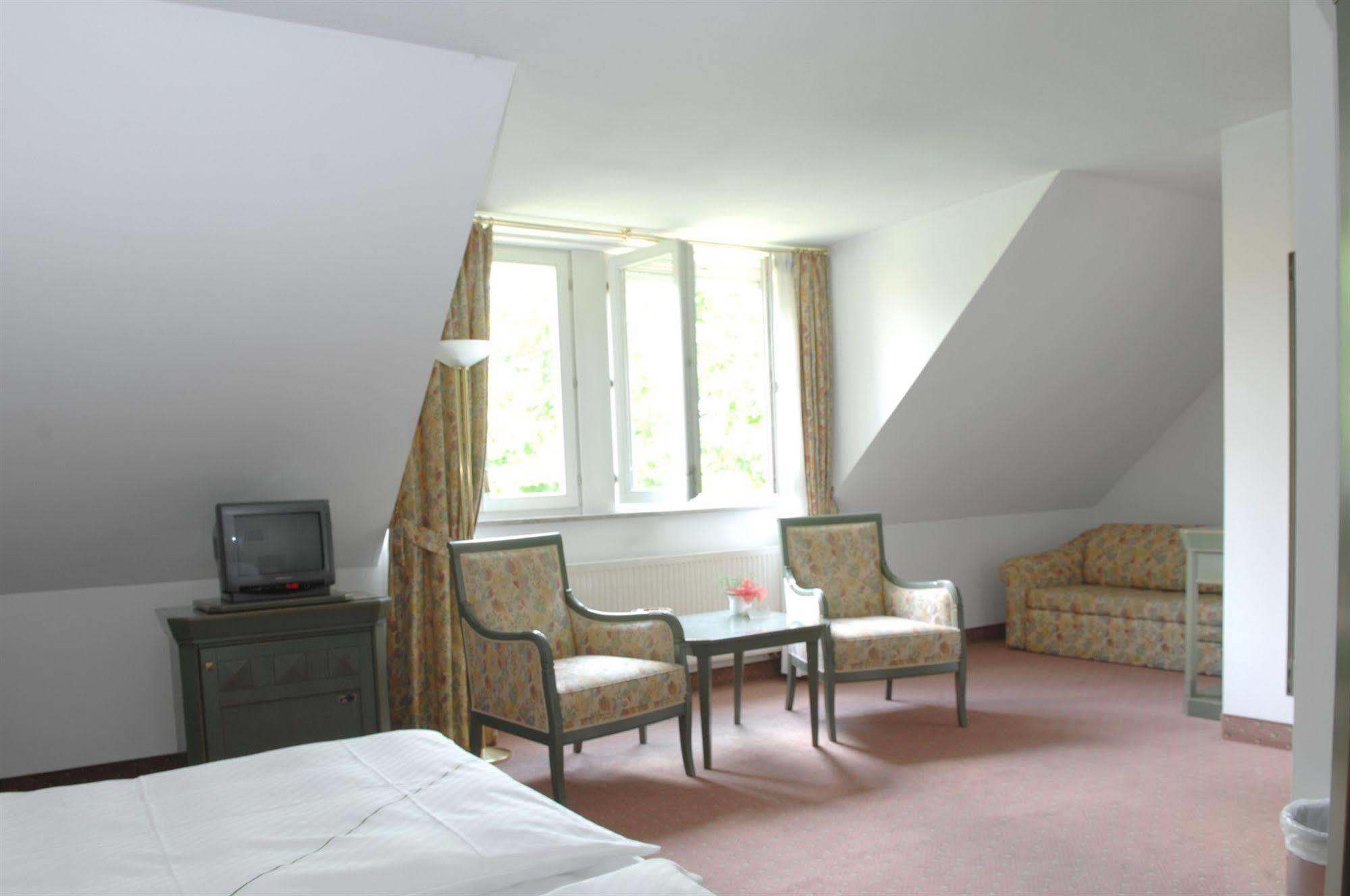 Hotel Gasthof Der Krug Stegaurach エクステリア 写真