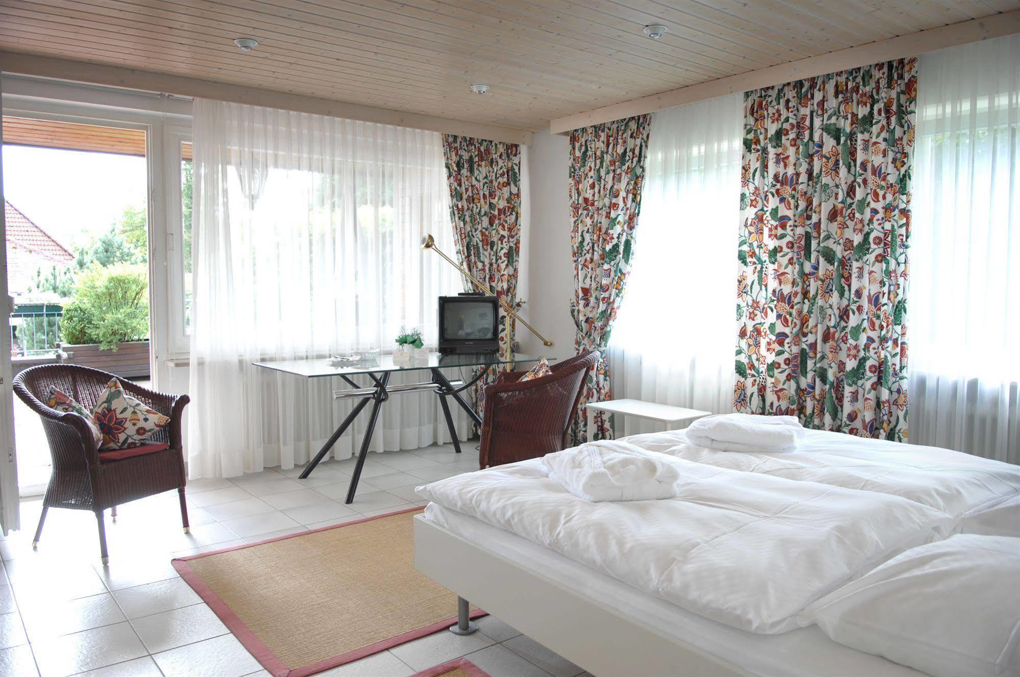 Hotel Gasthof Der Krug Stegaurach エクステリア 写真