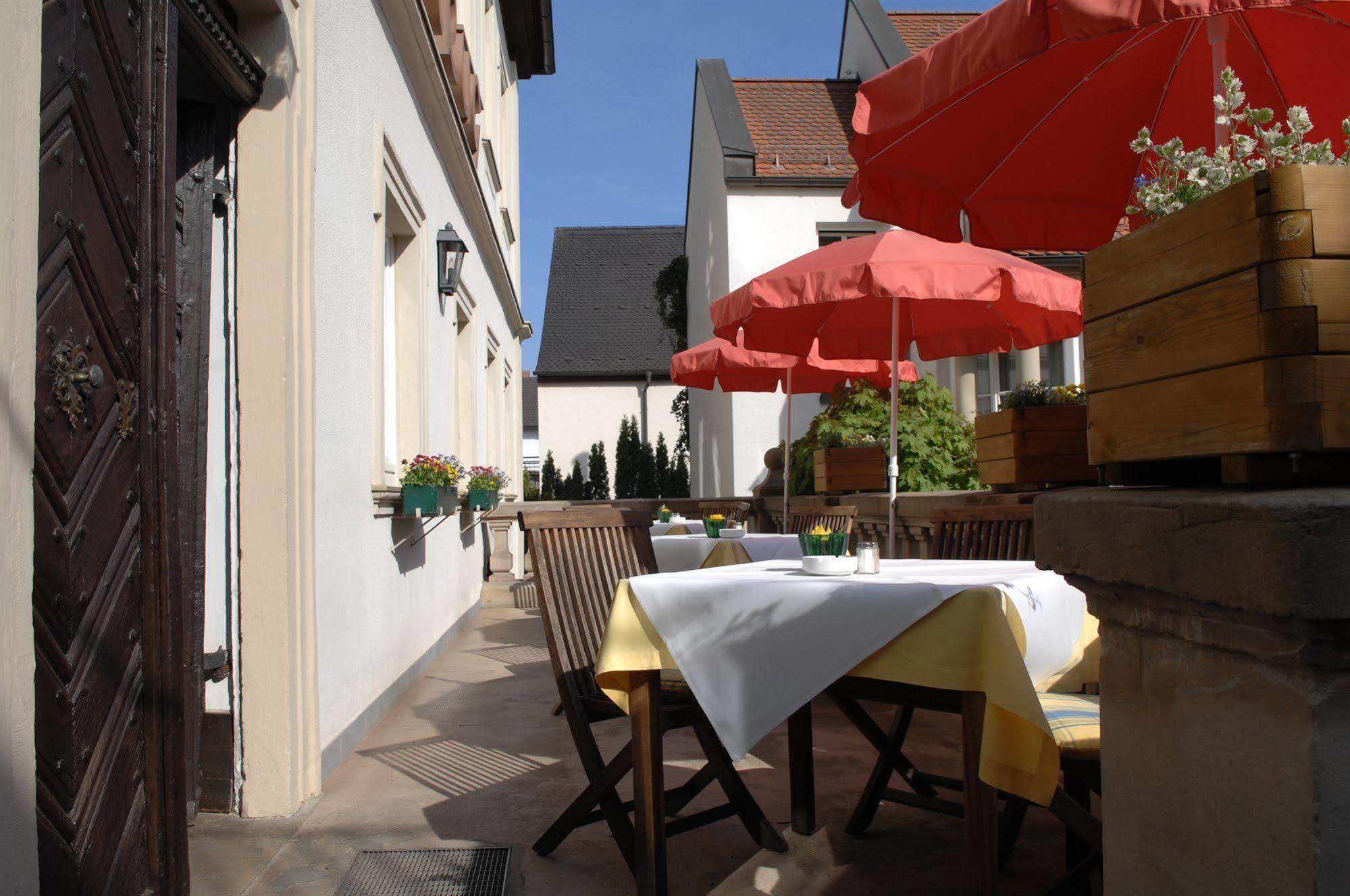 Hotel Gasthof Der Krug Stegaurach エクステリア 写真