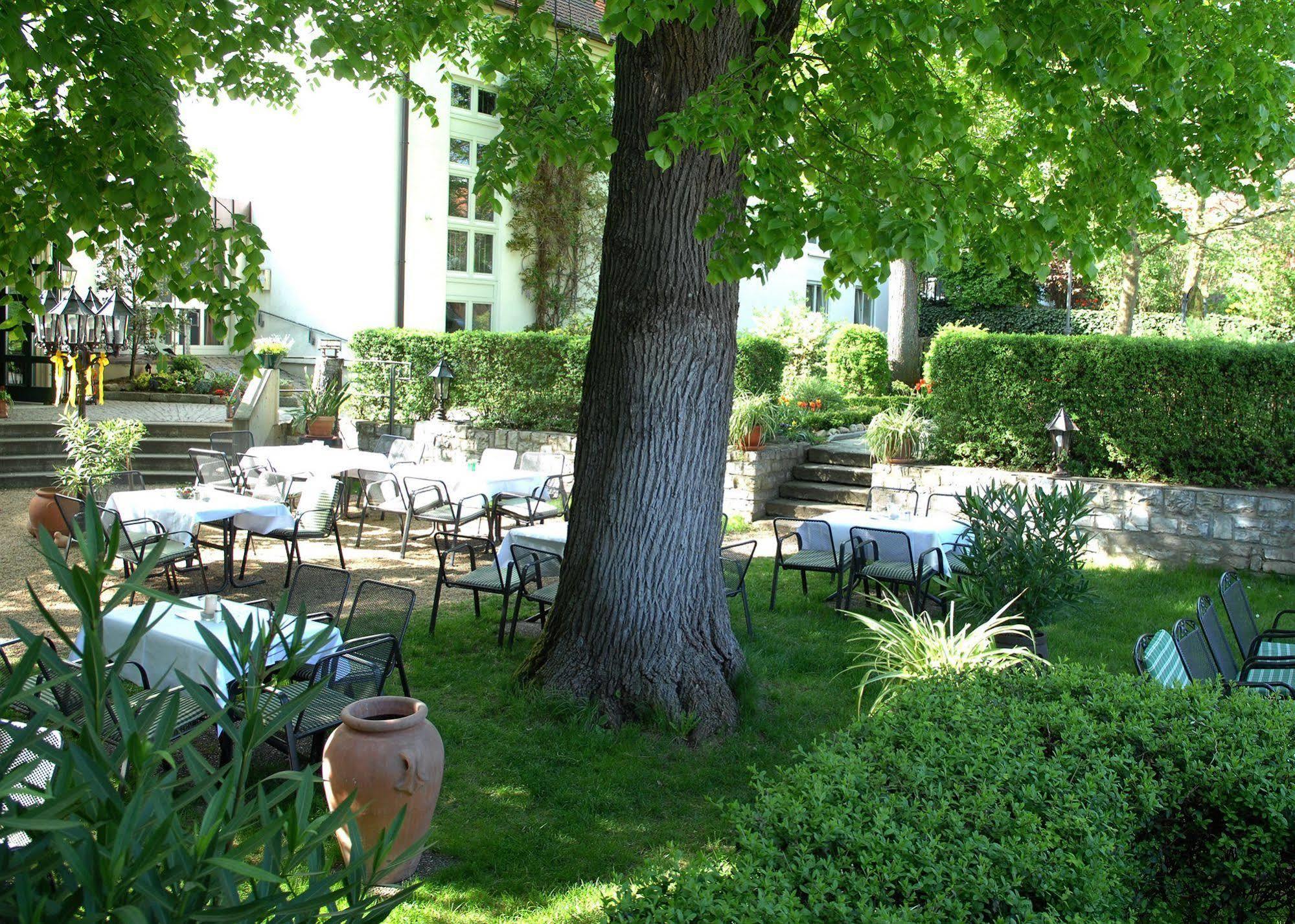 Hotel Gasthof Der Krug Stegaurach エクステリア 写真