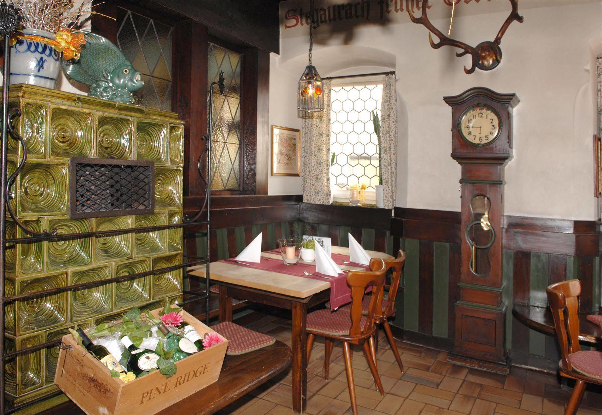 Hotel Gasthof Der Krug Stegaurach エクステリア 写真