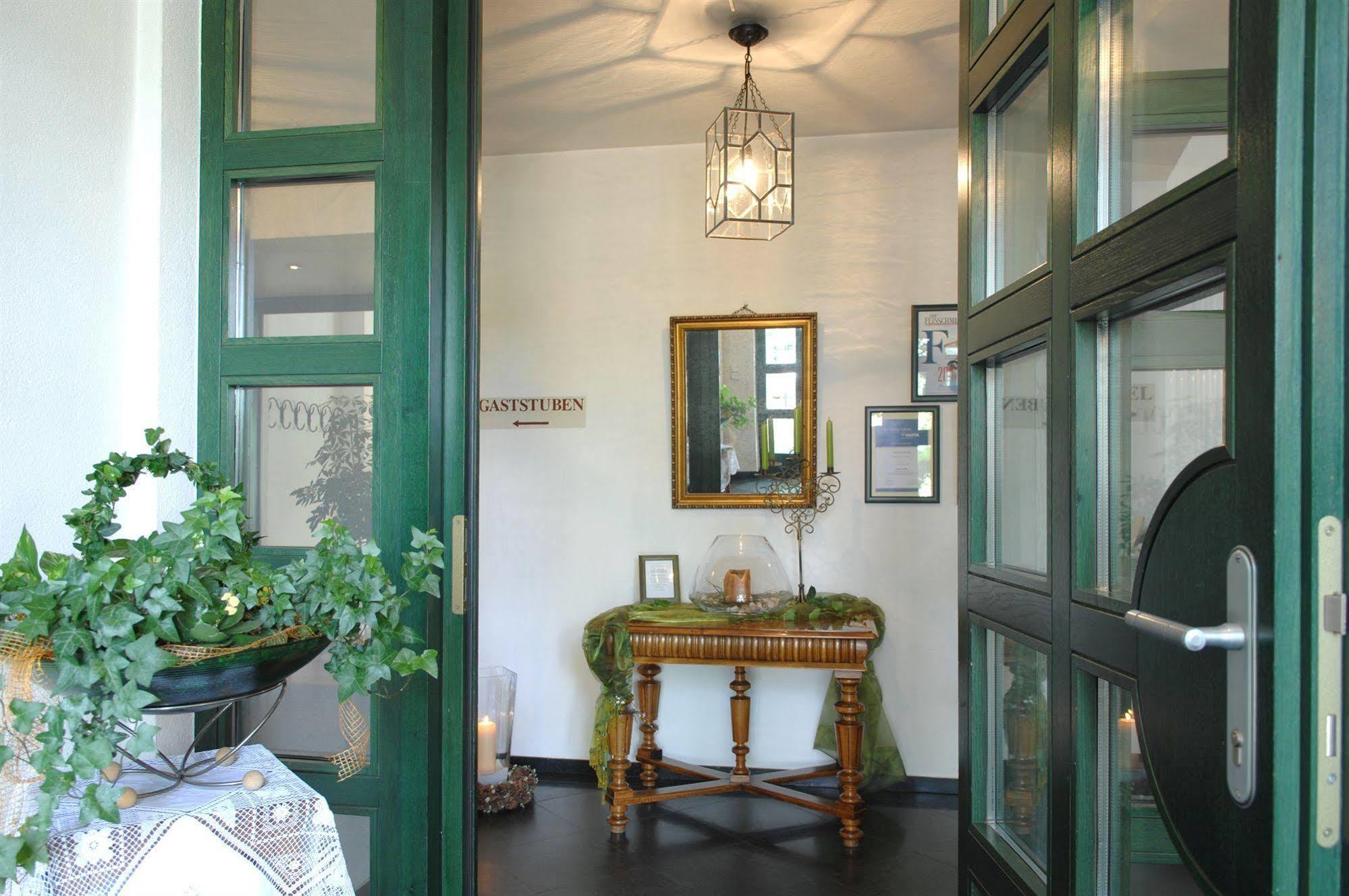 Hotel Gasthof Der Krug Stegaurach エクステリア 写真