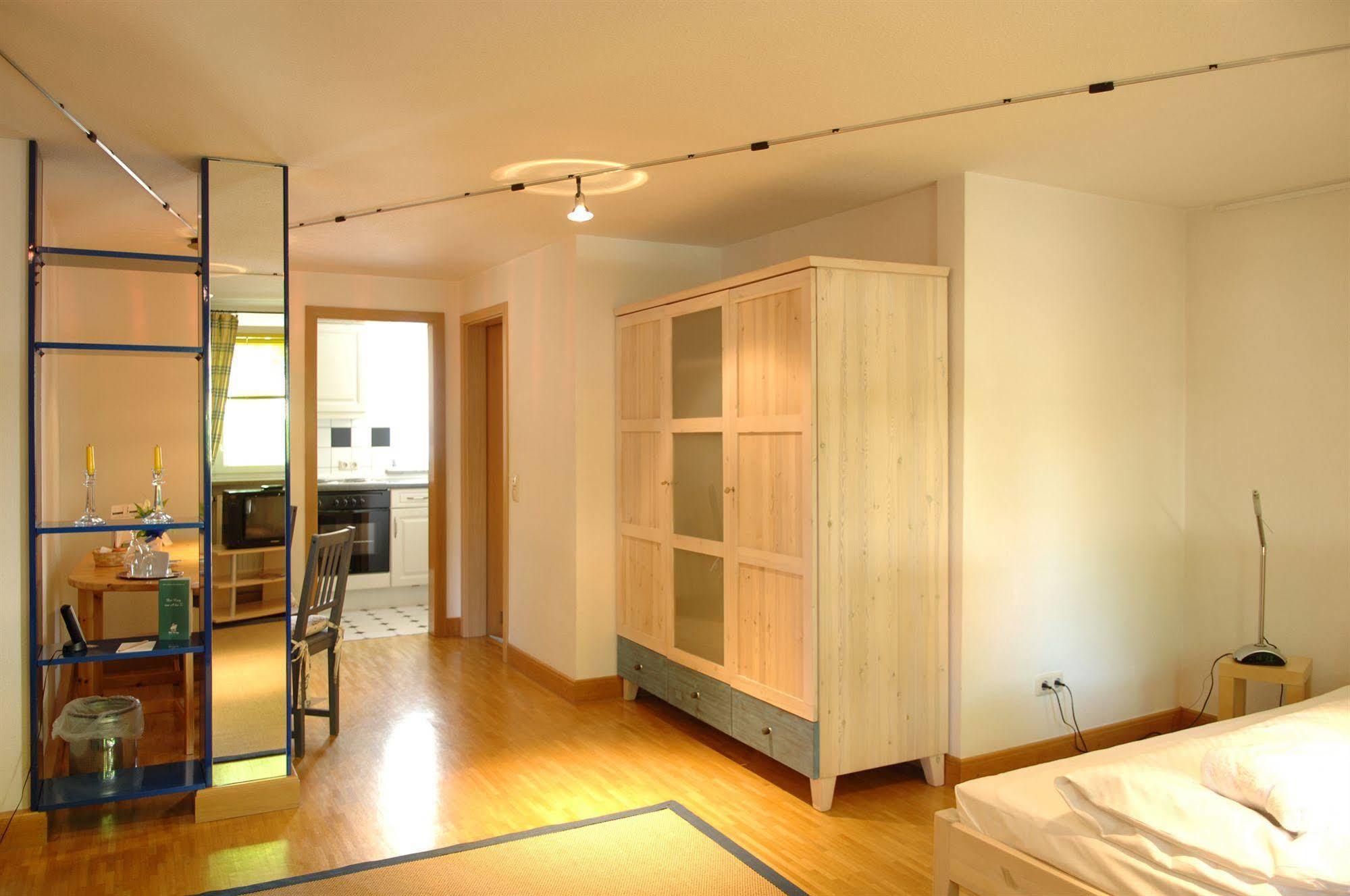 Hotel Gasthof Der Krug Stegaurach エクステリア 写真